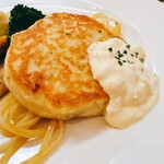 ダイニングsakae - シーフードハンバーグ(60g×2)¥1,200  ソース  タルタル