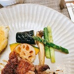 ダイニングsakae - サイコロステーキ(80g)ランチ  ¥1,900  付け合せお野菜