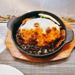 ダイニングsakae - ハンバーグ(デミグラスソース）  TP  チーズ¥100