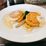 ダイニングsakae - シーフードハンバーグ(60g×2)¥1,200  ソース2種