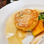 ダイニングsakae - シーフードハンバーグ(60g×2)¥1,200  ソース  白ワインベース