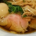 麺や 維新 - 半熟味玉、チャーシュー、メンマ、海苔