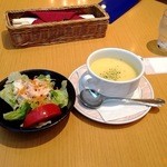 レストラン カメーリア - スープとサラダ
