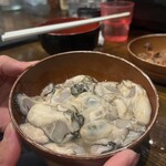 きになるき - 鍋に入れるたくさんの牡蠣