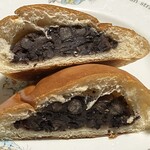 ポッチーズベーカリー - 曙あんぱんの断面