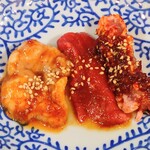 大衆焼肉 三代目ホルモンセンター - 上ホルモン(税込)180円､和牛ランプ(税込)250円､旨辛カルビ(税込)180円 ※拡大 (2025.12.07)