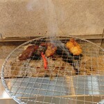 大衆焼肉 三代目ホルモンセンター - 上ホルモン,旨辛カルビ,和牛ランプ ほぼ焼きあがりました ※角度を変えて (2025.12.07)