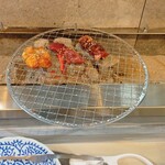 大衆焼肉 三代目ホルモンセンター - 上ホルモン,旨辛カルビ,和牛ランプ 焼きはじめ (2025.12.07)