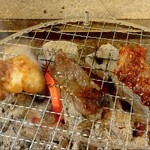 大衆焼肉 三代目ホルモンセンター - 上ホルモン,旨辛カルビ,和牛ランプ ほぼ焼きあがりました ※拡大 (2025.12.07)