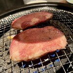 和牛ホルモン一頭買い うしはち - 牛タン3種食べ比べ