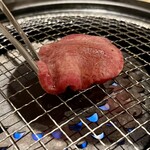 和牛ホルモン一頭買い うしはち - 牛タン3種食べ比べ