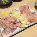 新宿焼肉芝浦ホルモン - たん盛り合わせ