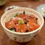 どぜう・四季料理 やぶや - マグロ漬け丼（値段不明）
      超絶おいしいー♡♡♡
      絶妙な甘さのタレに漬け込まれた中トロ、ねっとりトロける〰️ ♪(●´д｀●´д｀●´д｀●)♡
      赤が鮮やかで見栄えもいいし、これは過去イチの漬け丼です！