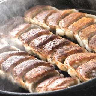 『完全なる手作り』にこだわる◆熱々の一口餃子