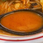 蒙古タンメン中本 - ゴモミのややトロミのある濃厚なスープ