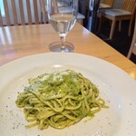 ユーズ・キッチン - 生パスタのジェノベーゼと白ワイン