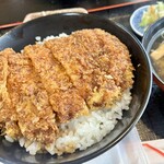 都屋本店 - カツ丼 /900  卵でとじないタイプ。ごはんは甘めのタレが染みている。