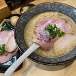 鴨と上州地鶏 中華そば 鷹 - 料理写真: