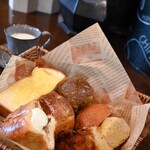 岩﨑珈琲店 パンと珈琲直売所 - 