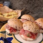 岩﨑珈琲店 パンと珈琲直売所 - 