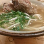 間借りそば - 軟骨ソーキそば￥900　ホリゾンタルアングル