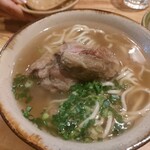 間借りそば - 軟骨ソーキそば￥900　バードアイアングル