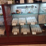 虎ノ門 岡埜榮泉 - 陳列棚