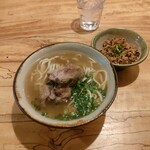 間借りそば - 軟骨ソーキそば￥900+じゅうしい￥200