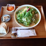 らくだのパスタ - 料理写真:●牡蠣とネギのオイルソース　1,680円
（前菜、パン付き）

●ちょい盛り　＋100円

デザートも見てみたかったので

●やさしいプリン　250円

合計　2,030円　を注文してみた