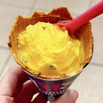 サーティワンアイスクリーム 府中くるる店 - トリプルポップ ワッフルコーン（月夜のおさつバター黒ごま入り）