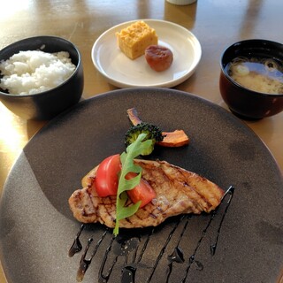 レストラン&バー Larboard_1