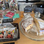 T Room Cafe - レジ前