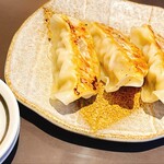 越後秘蔵麺　無尽蔵 花園家 - 餃子はなんと