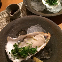 かさね - 牡蠣はレモンを絞ってそのままパクリ❤︎