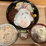 とん汁と玄米の店 檍食堂 - デミグラスソース メンチカツ定食@1,300円