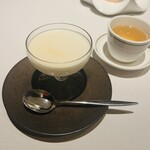 中国飯店 富麗華 - 杏仁豆腐