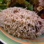 JAH JAH Chicken - 長粒米をレッドキドニー等で炊いた豆ご飯、ライス＆ピーズ。
ジャークチキンと言えばこの組み合わせ、間違いないっ！