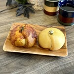 SONOHI BAGEL - ・カレー
      ・かぼちゃあんこクリームチーズ