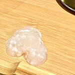 #新宿地下ラーメン - お盆にホタテ（直）。わりと衝撃。