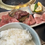 炭火焼肉 上杉 郡山店 - 