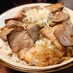 麺工房 隠國 愛川本店 - メガ盛薫る丼800円