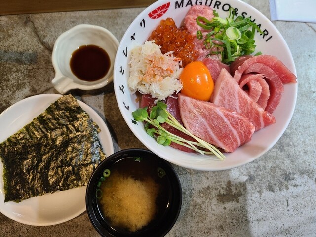 美味しくて幸せ』by Kanamama1008 : まぐろとシャリ - 渋谷/海鮮丼