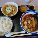 焼肉やながわ - 料理写真:Aランチ（豚ホルモン煮こみ＋ミニラーメン）1100円