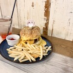 cafe STUDIO - ガーリックチーズメルトバーガー