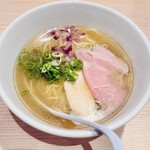 中華そば くらむ - 貝と焼きあごの中華そば（塩）〈貝×焼きあご〉 950円