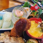 マンマ ヴィヴァーチェ - 白のラタトゥイユ、キッシュ風ココット、クリスマスジュレ、シーフードフライ