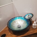 マンマ ヴィヴァーチェ - 洗面台がとっても変わってたΣ(ﾟдﾟ；)  水の出方は実際に行って見てみてください笑