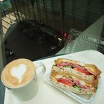 イデーカフェ パルク - スタバを見下ろす