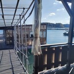 的矢かきテラス - 海上個室、この日は強風で揺れが強いとのことでテラス席へ
