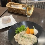 TAGEN DINING CAFE - ポークフリカッセにパン、スパーリングのセット